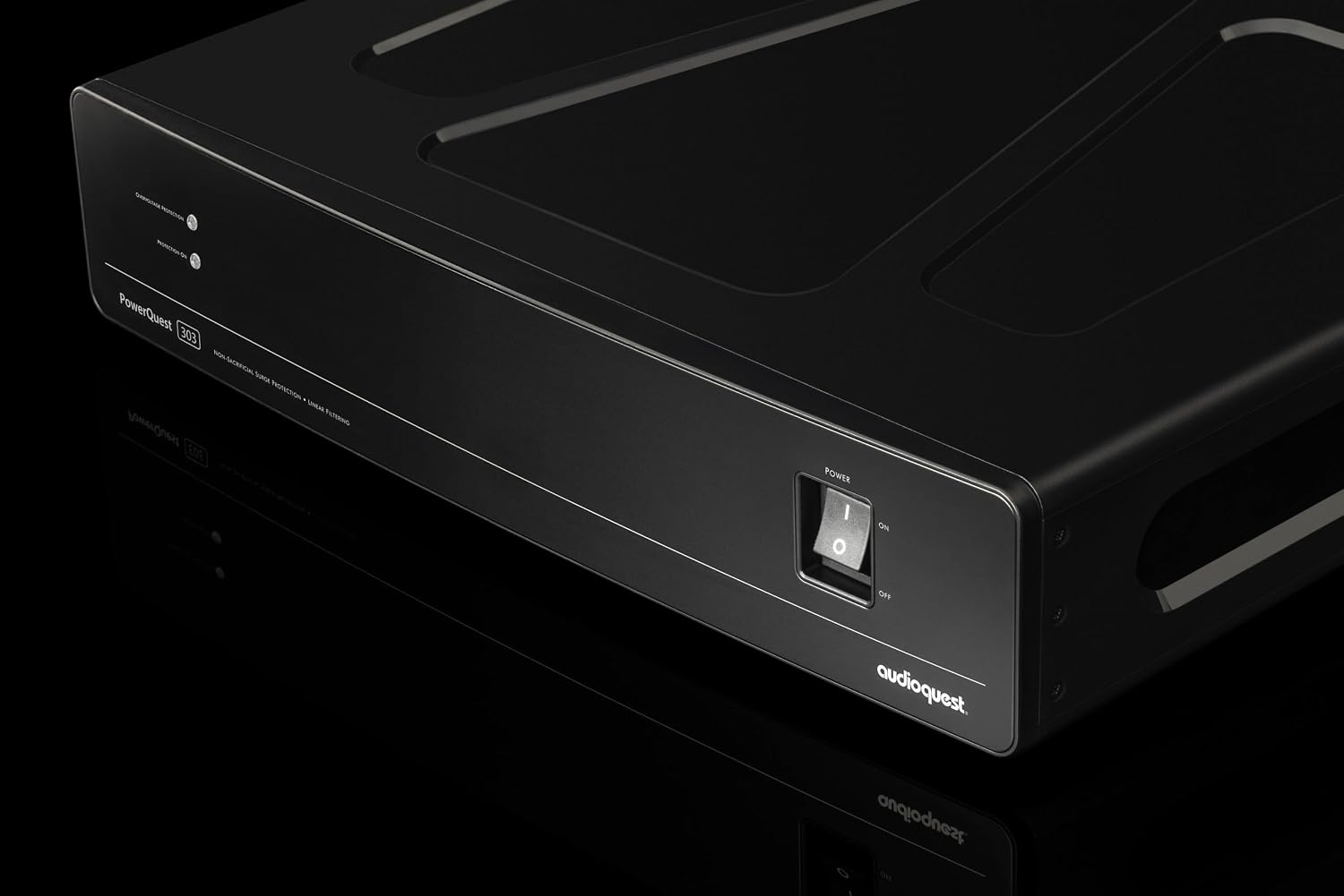 AudioQuest PowerQuest 303 12-Outlet Power Conditioner with Non-Sacrificial Surge Protection (North America)