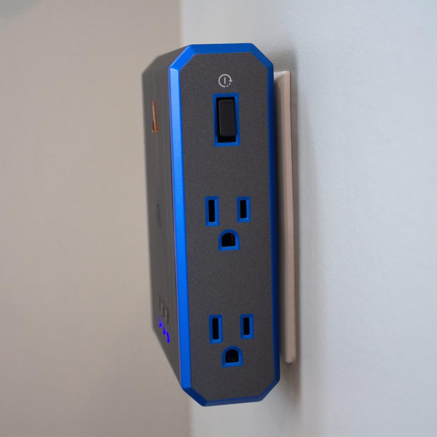 Austere V Series, Wall Power 4 Outlet Surge Protector, 3000 Joules, EMI/RFI Filtering, 1 USB-C 20W Fast Charger, 1 USB-C 2.4 amps, 1 USB-A 2.4 amps, Overcurrent Protection, 5 Year Component Guarantee