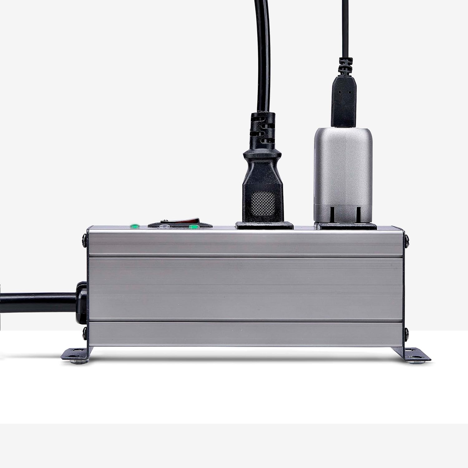 StarTech.com Flat Plug 4-Outlet Heavy Duty Industrial Power Strip 125V/15A with Surge Protector, EMI/RFI Isolation, Mountable PDU, 8ft/2.4m Extension Power Cord, NEMA 5-15P/R, TAA