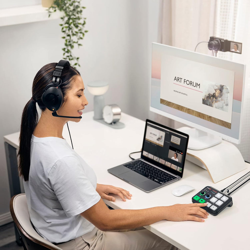 RØDE X Streamer X Professional Integrated Audio Interface and 4K Video Capture Card with XLR, HDMI and TRRS Connectivity for Streaming, Gaming and Content Creation