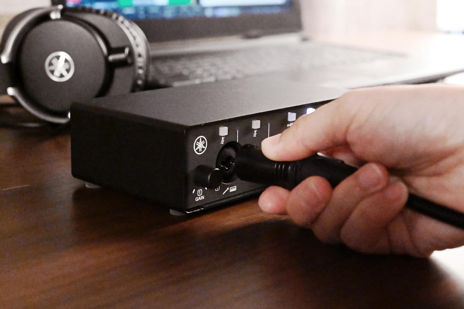 Yamaha 2-in/2-out USB-C Audio Interface with 24-bit/192kHz Support, 1 Combo/1 TRS inputs, Direct Monitoring, Loopback, and Steinberg Software Suite, White UR12MK3 W