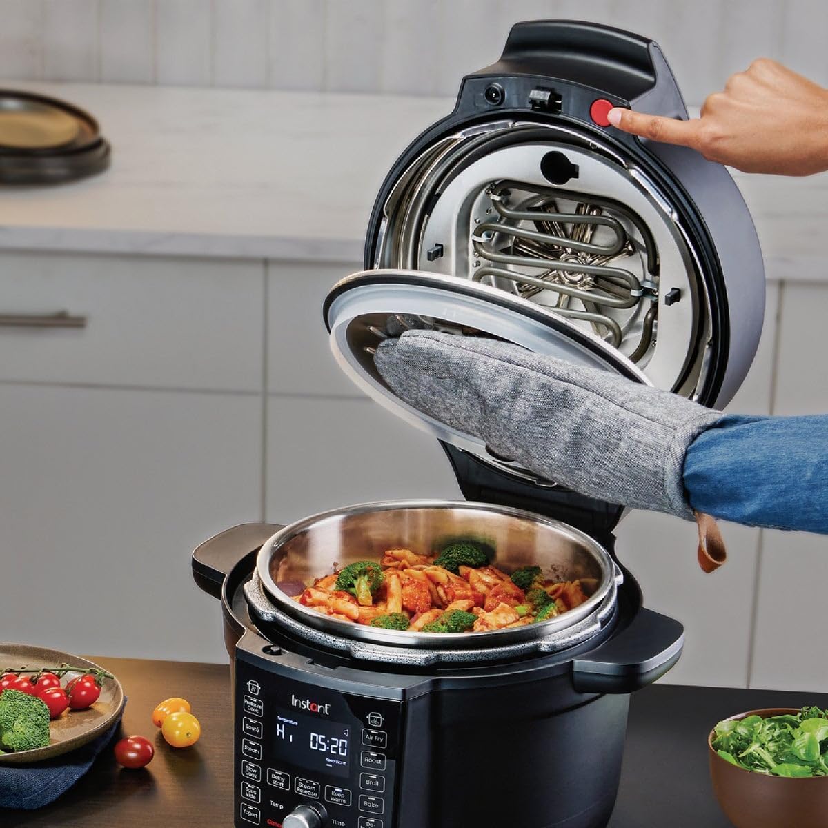 Instant Pot Duo Crisp Ultimate Lid,13-in-1 Air Fryer&Pressure Cooker Combo, Sauté, Slow Cook, Bake, Steam, Warm, Roast, Dehydrate, Sous Vide&Proof, App With Over 800 Recipes,1500 watts,6.5 Quart,Black