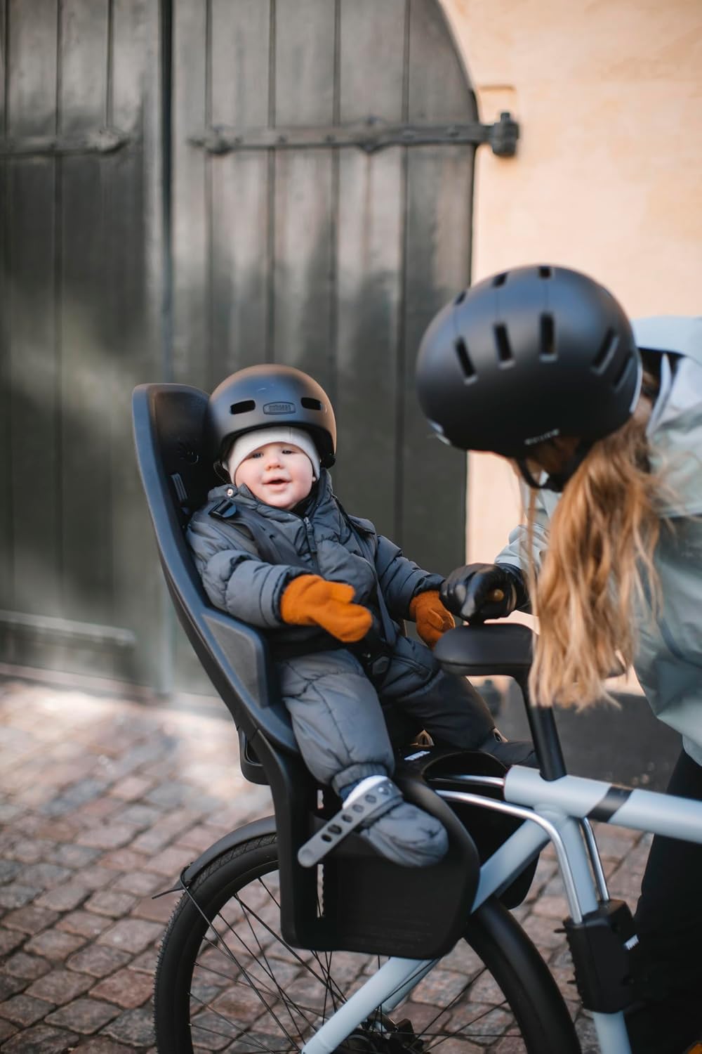 Thule Yepp 2 Mounted Child Bike seat, Adjustable footrests, 5-Point Harness and Easy to Mount Design