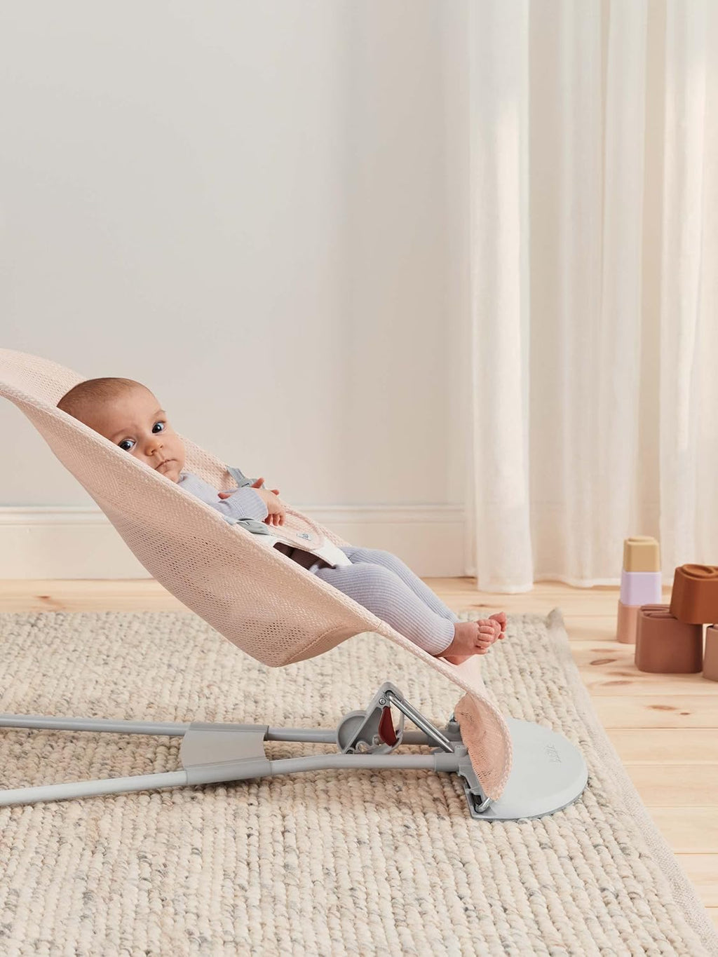 BabyBjörn Bouncer Balance Soft, Light Grey Frame, Mesh, Pearly Pink/White, 2-in-1 Adjustable Baby Bouncer Seat and Toddler Chair, Newborn to Toddler (8-29 lbs), 4 Positions, Lightweight & Portable