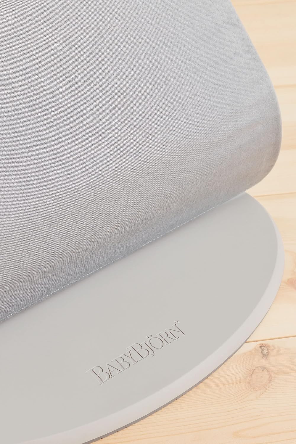 BabyBjörn Bouncer Bliss, Light Gray, Woven, Petal Quilt | 2-in-1 Adjustable Baby Bouncer Seat and Toddler Chair, Newborn to Toddler (8-29 lbs), 4 Positions, Lightweight & Portable