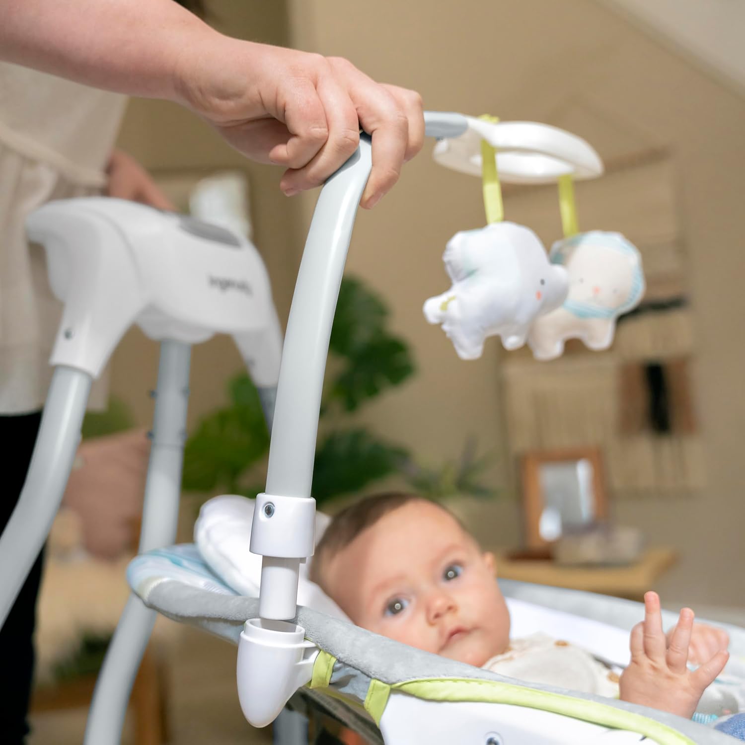 Ingenuity SimpleComfort Lightweight Compact 6-Speed Multi-Direction Baby Swing, Vibrations & Nature Sounds, 0-9 Months 6-20 lbs (Everston)