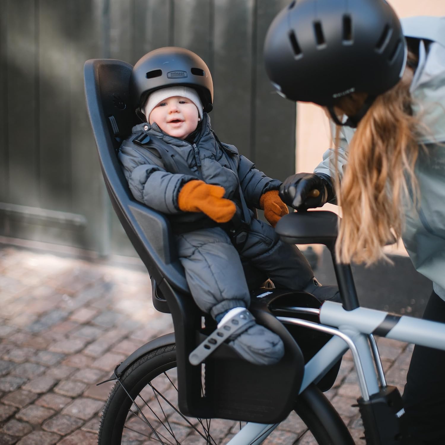 Thule Yepp 2 Mounted Child Bike seat, Adjustable footrests, 5-Point Harness and Easy to Mount Design