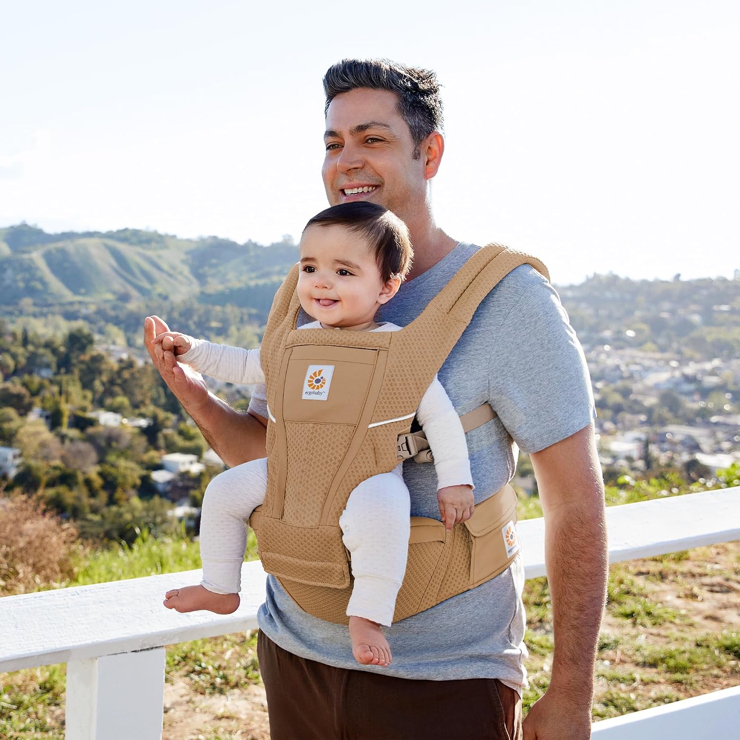 Ergobaby Alta Hip Seat Baby Carrier for Babies & Toddlers 4-48 Months (12-45 lbs) - 3-Position Convertible Ergonomic Baby Carrier with Storage Pocket, Sun Hood, Hip-Healthy Positioning - Camel