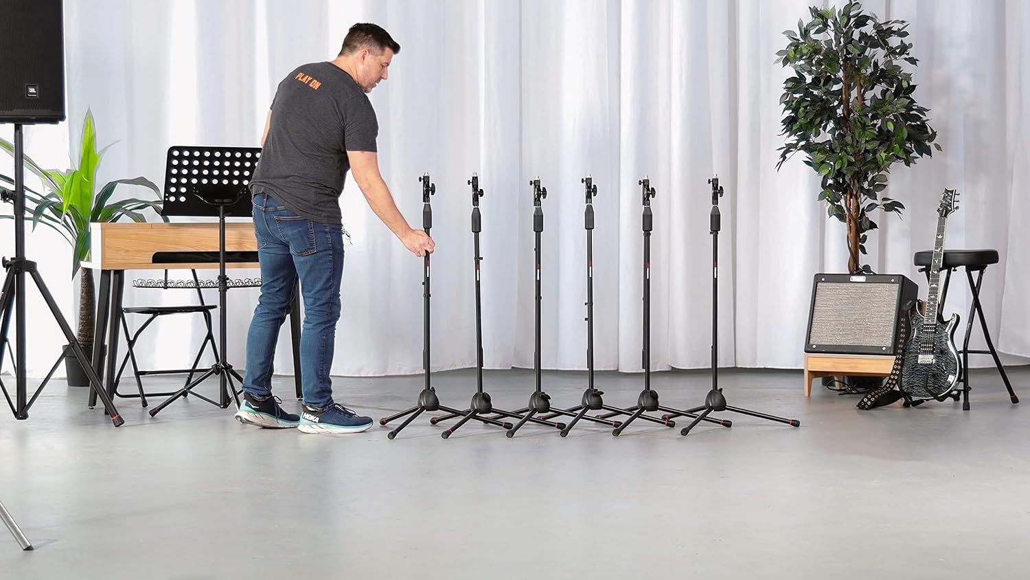 Gator Frameworks Single Compartment Carry Bag-Fits up to (6) Microphone Stands, (GFW-6XMICSTANDBAG)