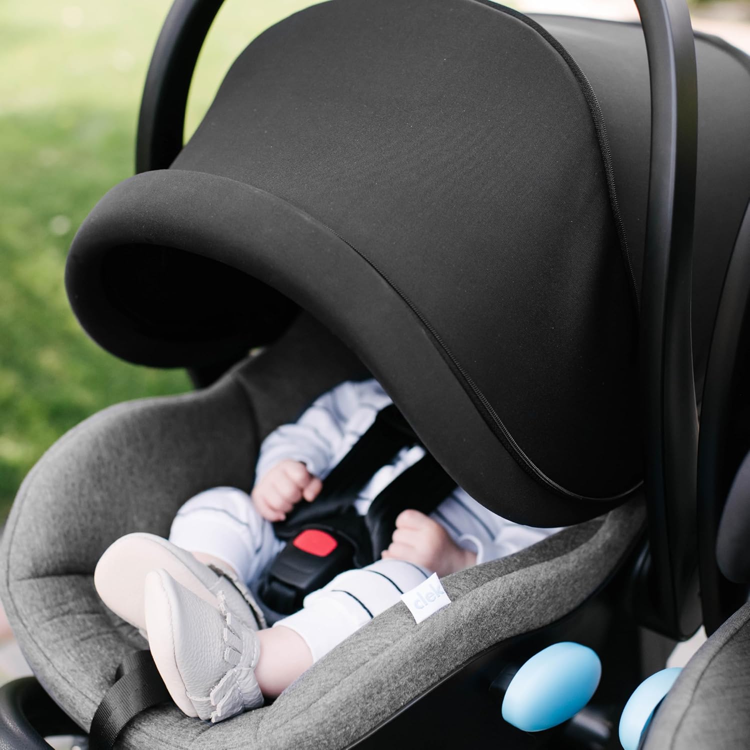 Clek Liing Infant Car Seat with Adjustable Load Leg, Compact, Lightweight Design, 7 Recline Positions, Easy-to-Use Rigid Latch, and Flame Retardant-Free (Railroad Ziip)