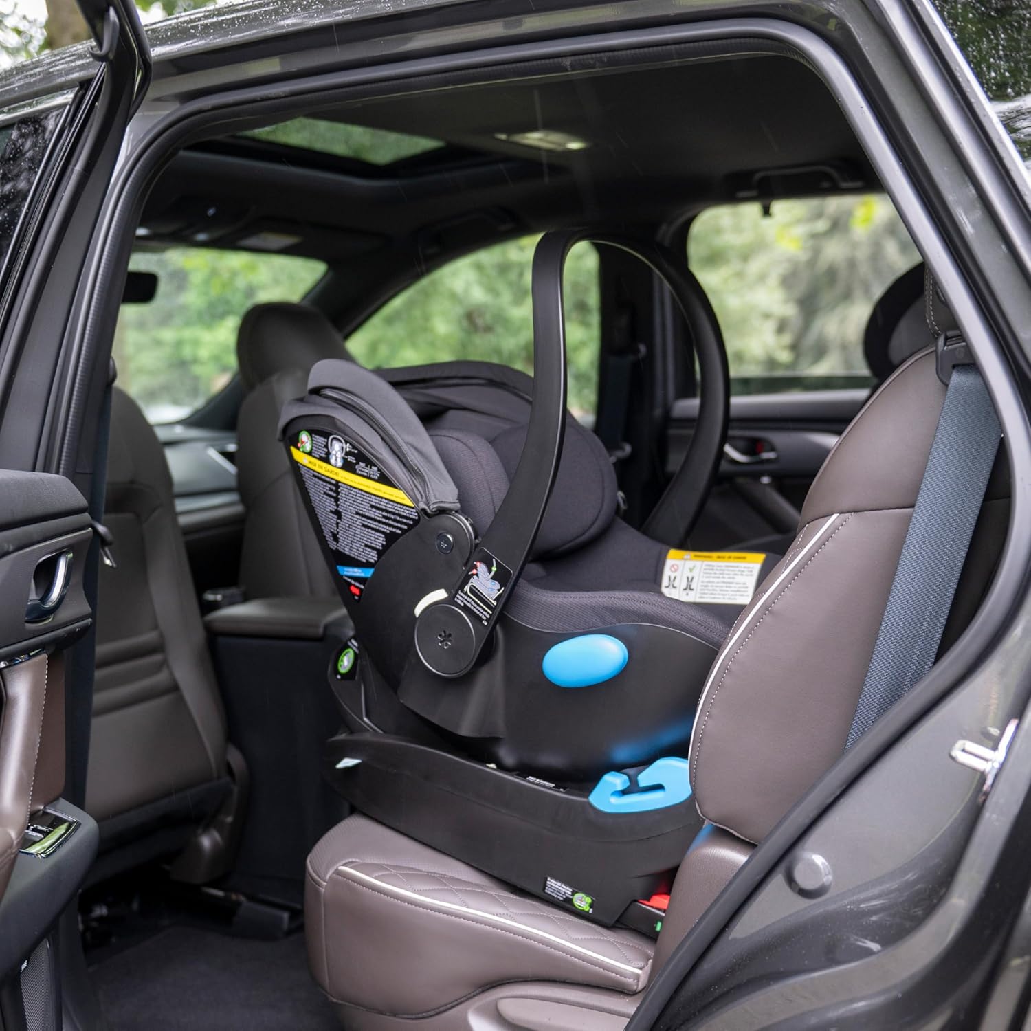 Clek Liing Infant Car Seat with Adjustable Load Leg, Compact, Lightweight Design, 7 Recline Positions, Easy-to-Use Rigid Latch, and Flame Retardant-Free (Railroad Ziip)