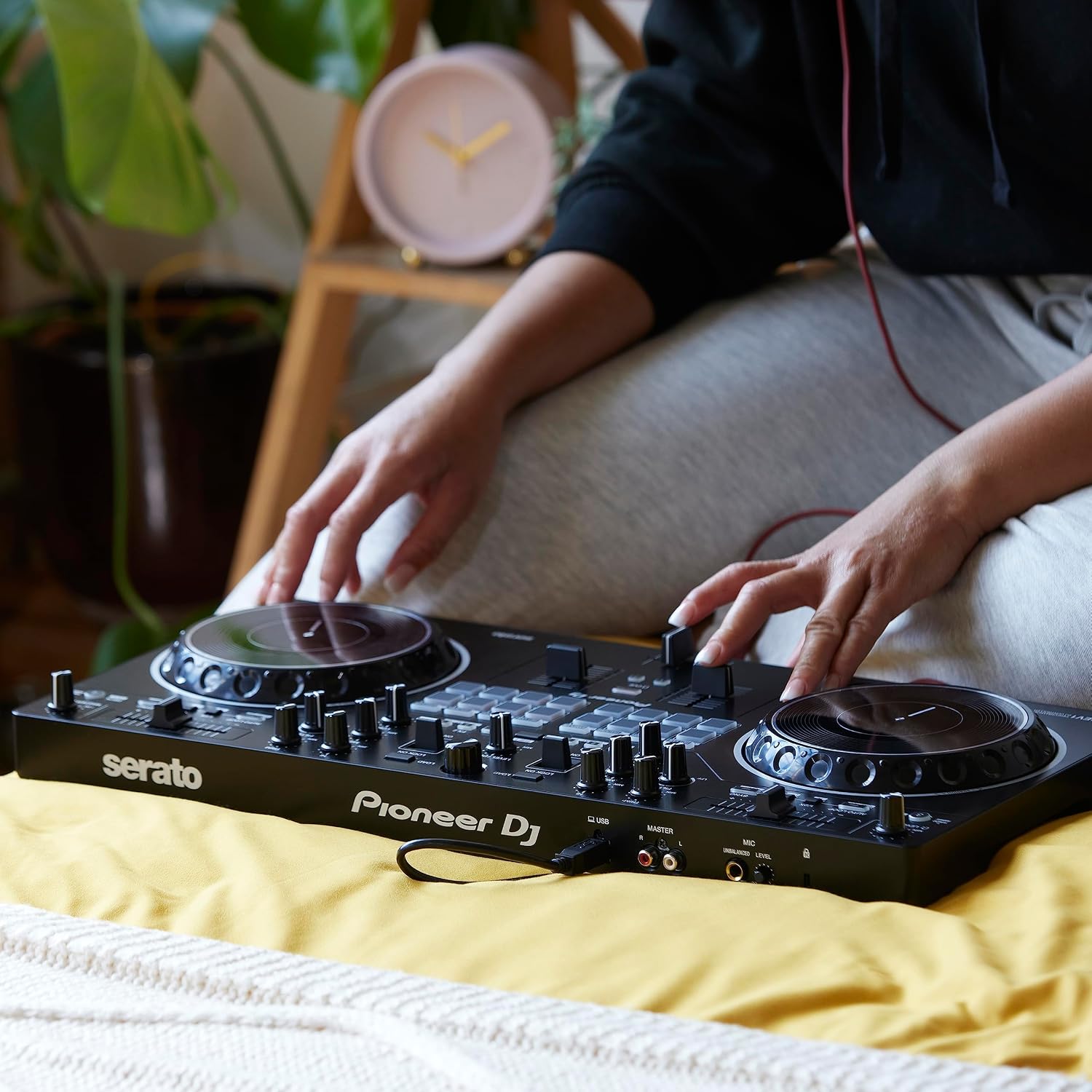 Pioneer DJ DDJ-REV1 2-deck Serato DJ Controller, Black