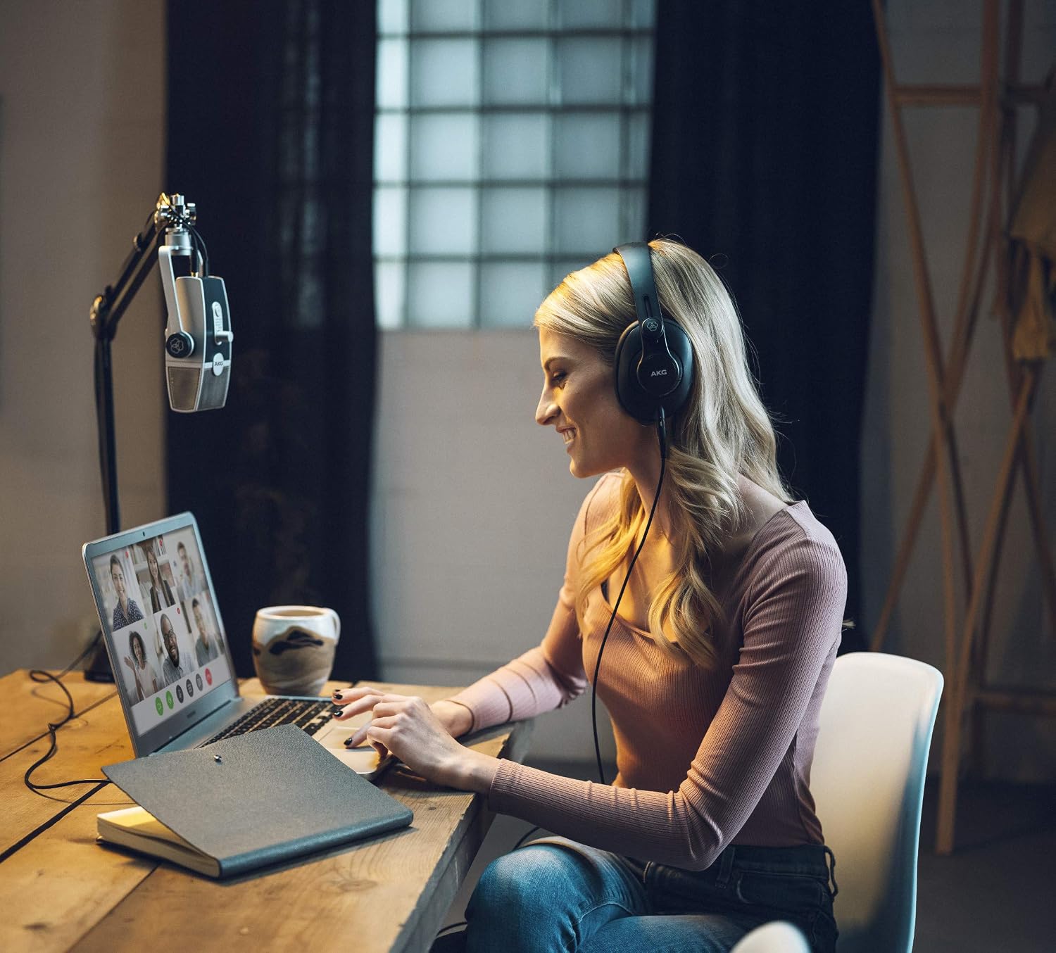 AKG Podcaster Essentials Kit