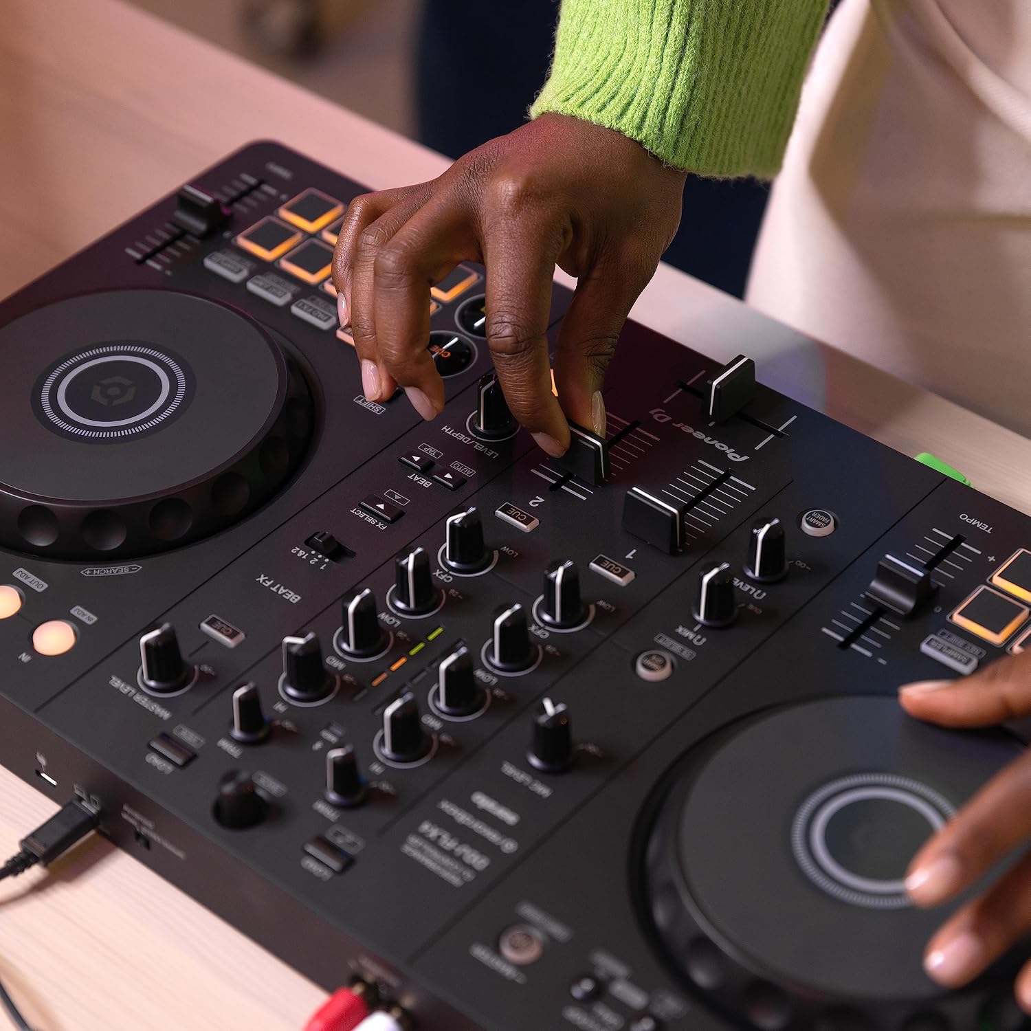 Pioneer DJ DDJ-FLX4 2-deck Rekordbox and Serato DJ Controller - Graphite